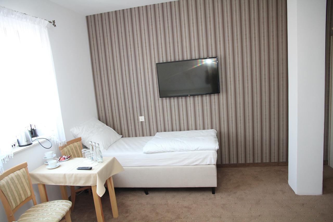 Gosciniec Pod Mlynem Hotel Иновроцлав Екстериор снимка